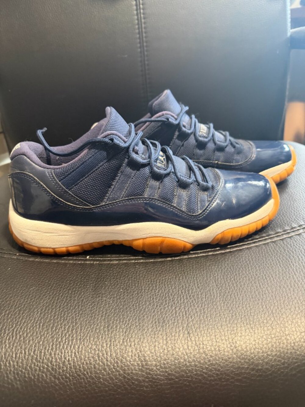 Jordan 11 Retro Low Navy/Gum sz Y7 - Picture 3 of 5